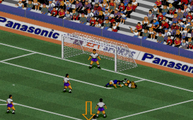 Partida de FIFA International Soccer na versão para DOS, com o campo em perspectiva isométrica