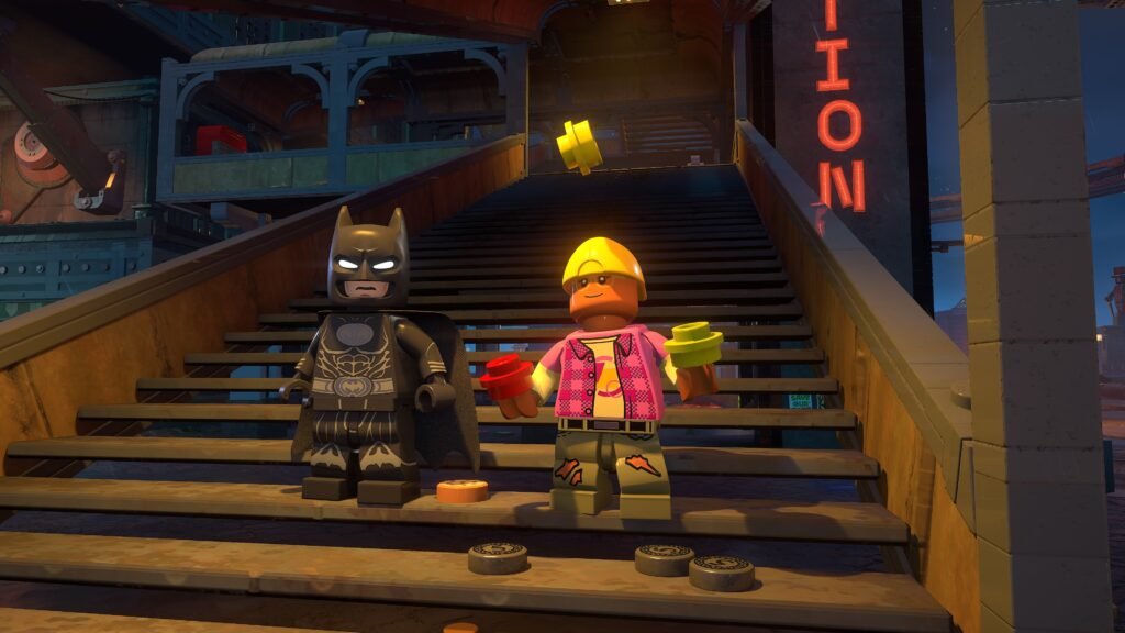 Batman ao lado de um trabalhador em uma escadaria iluminada durante a noite