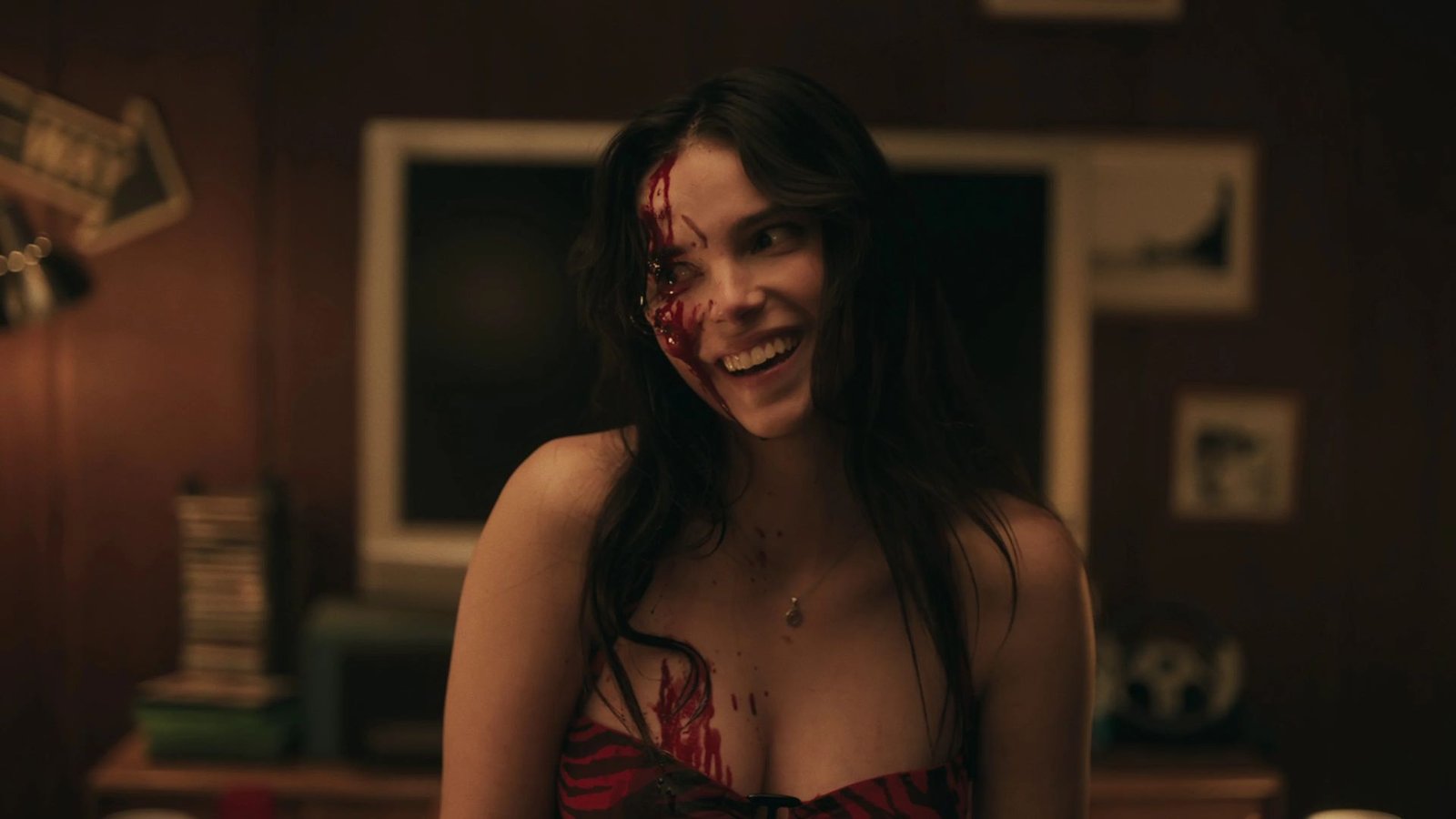 Por que Nikki fica daquele jeito em Obsessão? A resposta muda todo o filme