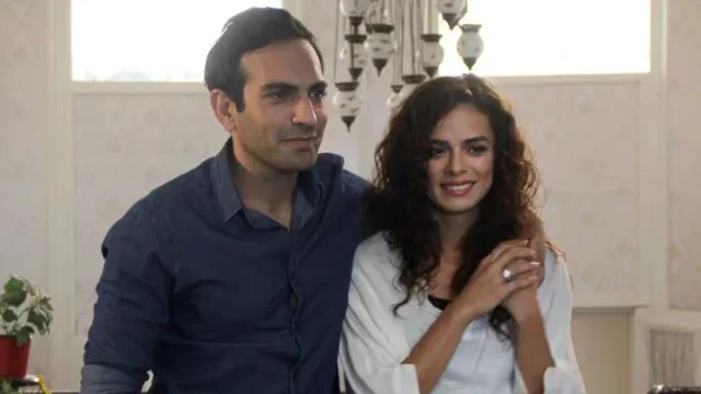 Özge Özpirinçci e Buğra Gülsoy em Amor de Novo