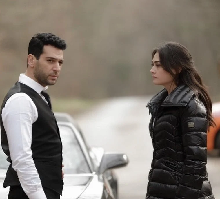 Ramo e Sibel juntos na novela turca Ramo Entre o Amor e o Poder