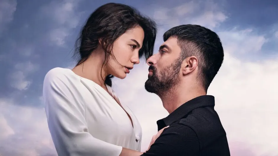 Farah e Tahir em Meu Nome é Farah, interpretados por Demet Özdemir e Engin Akyürek