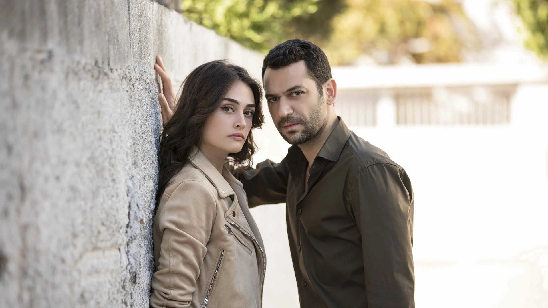 Ramo e Sibel juntos em imagem oficial da série turca Ramo