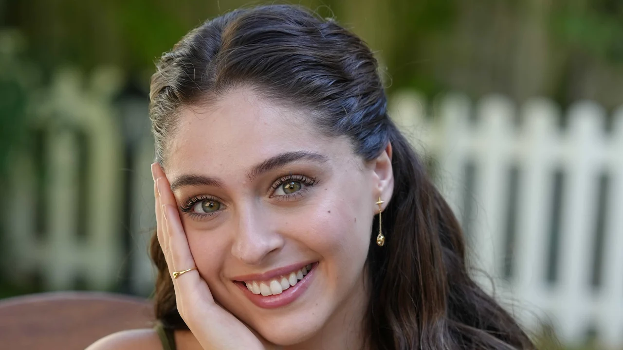 Cemre Baysel como Leyla na novela turca Leyla: Hayat Aşk Adalet