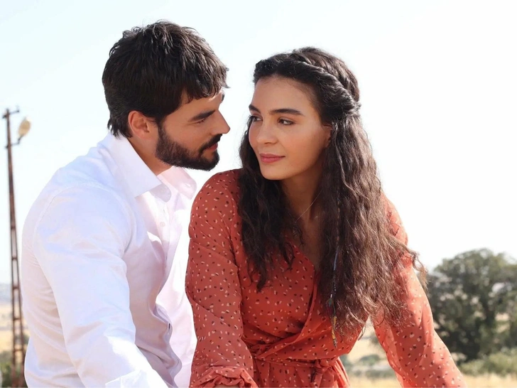 Reyyan e Miran juntos em Hercai Amor e Vingança
