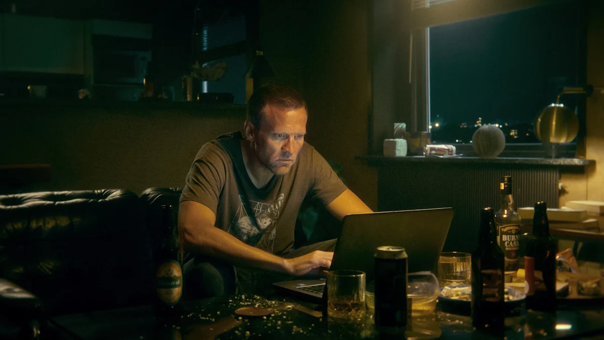 Tobias Santelmann como Harry Hole em Os Casos de Harry Hole