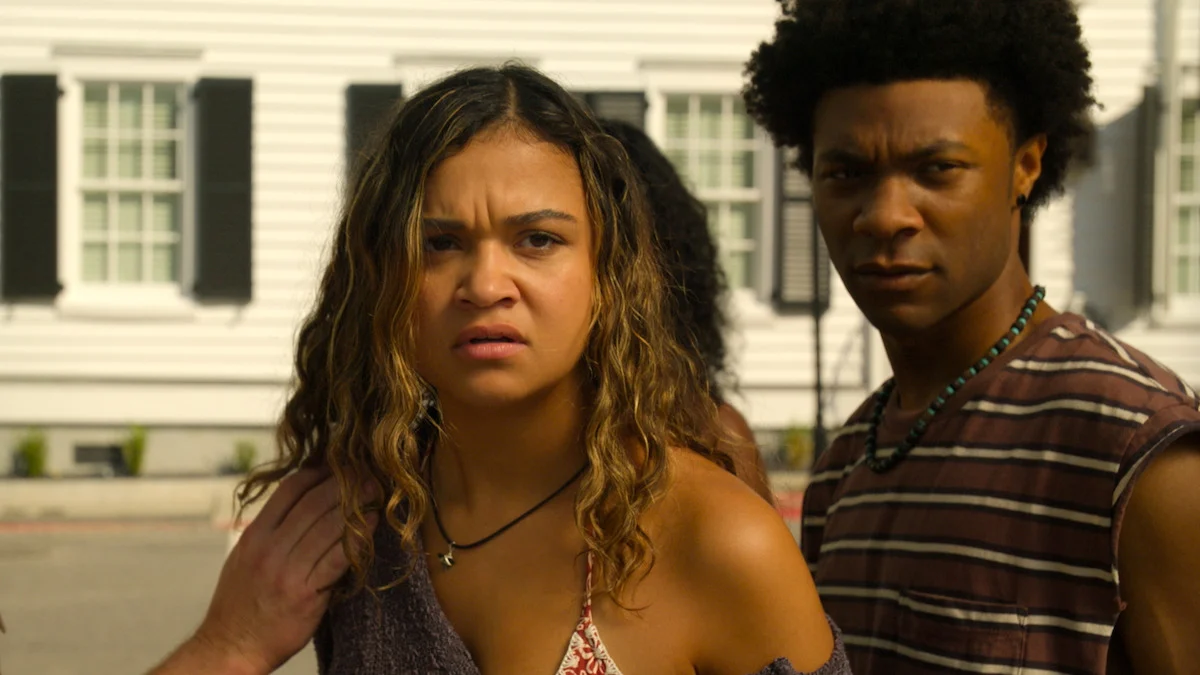 Kiara e Pope na quinta temporada de Outer Banks