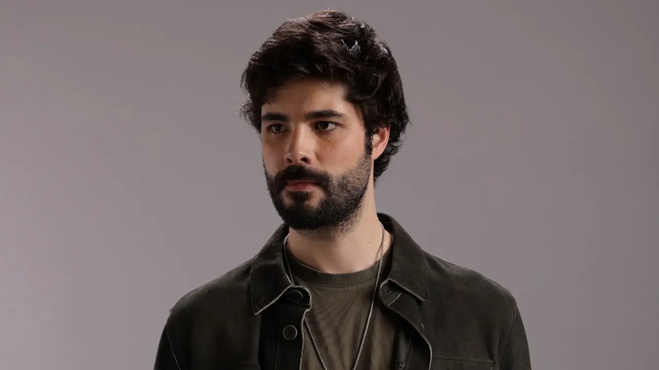 Genco Özak como Yılmaz em Meu Nome é Farah