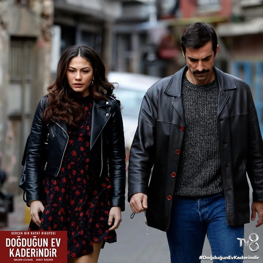 Demet Özdemir e İbrahim Çelikkol em Meu Lar Meu Destino
