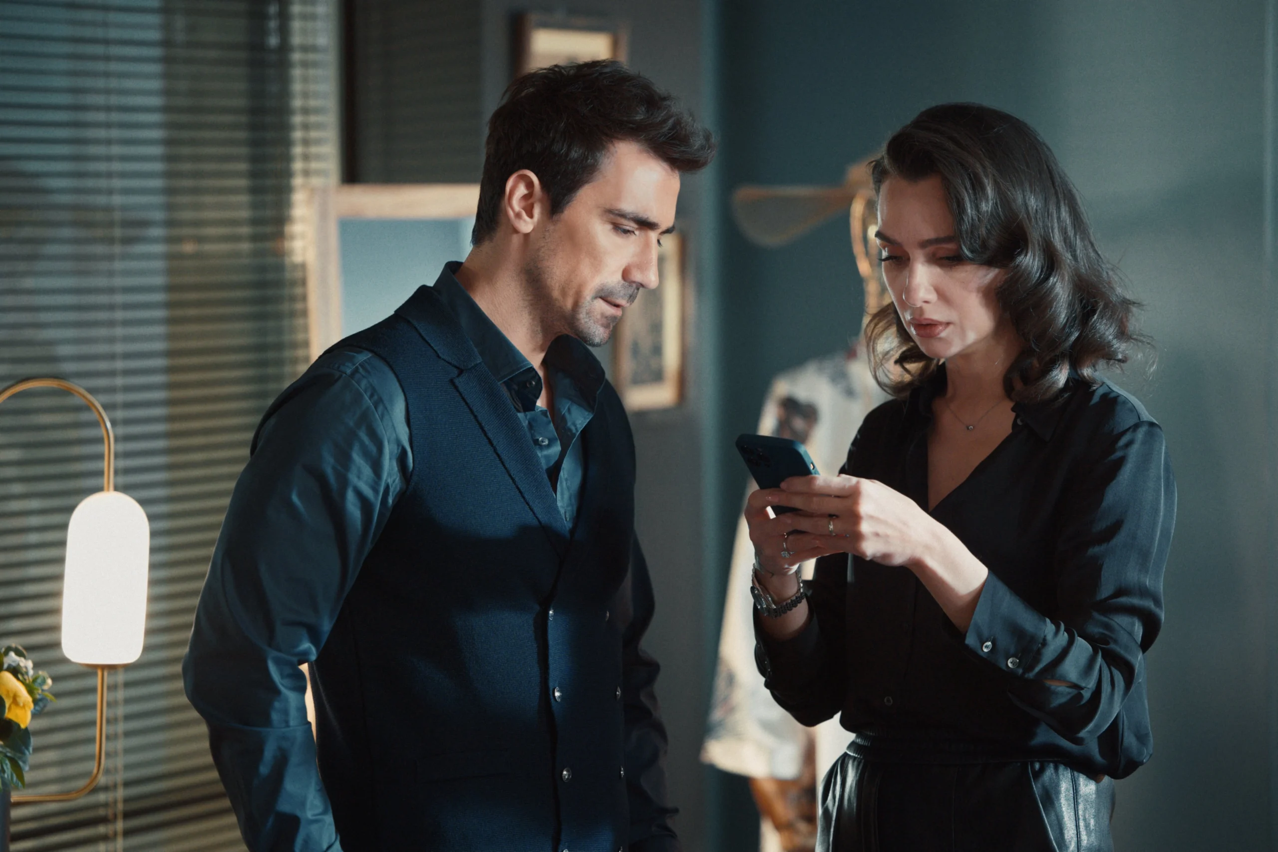 Kenan e Lale em Asas da Ambição série turca da Netflix