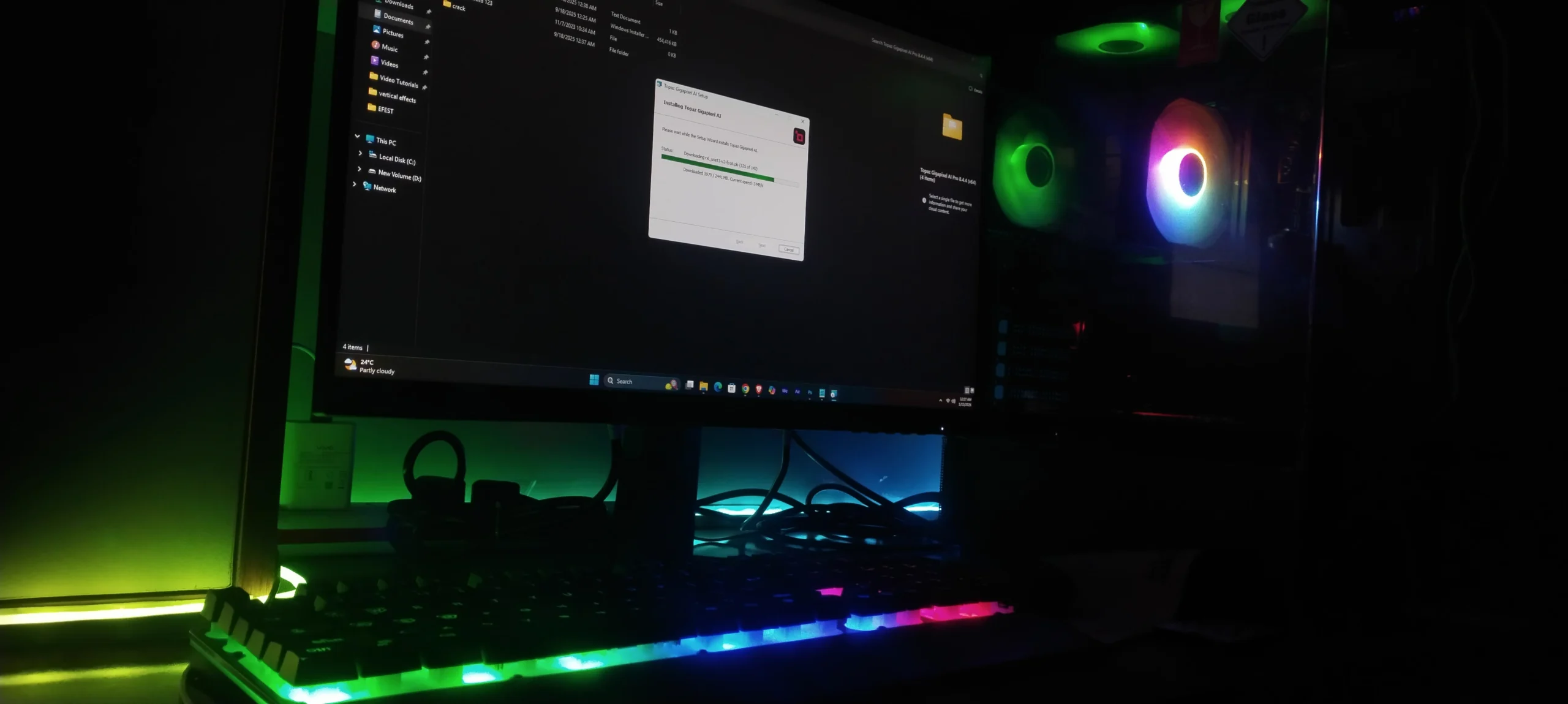 Computador com Windows 11, teclado e componentes com iluminação RGB