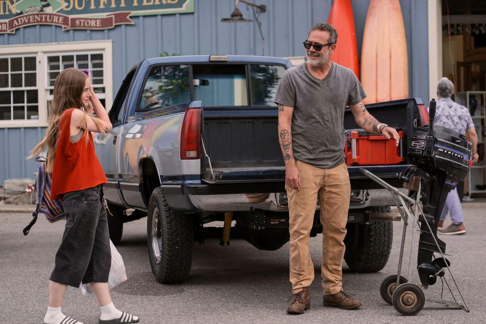 Jeffrey Dean Morgan em uma das ruas usadas nas gravações de Sterling Point