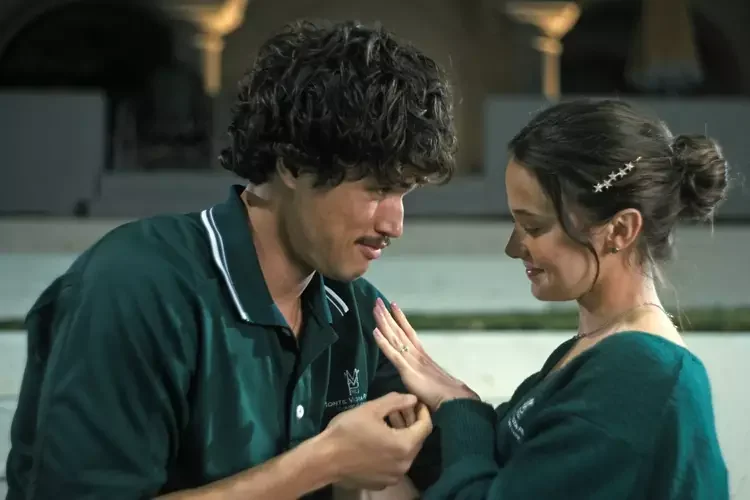 Charles Melton e Cailee Spaeny em Treta 