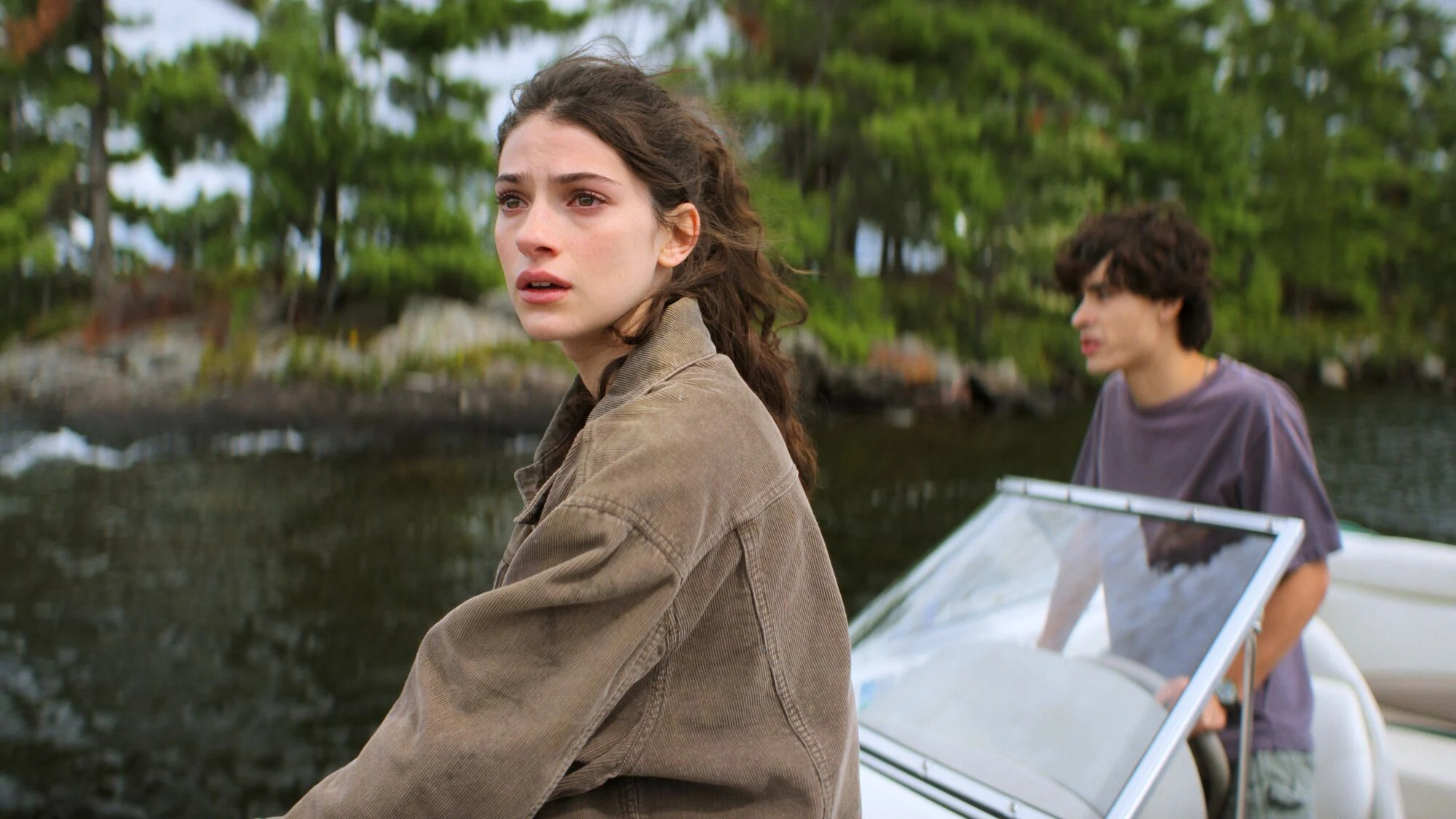 Annie e Connor em um barco em Sterling Point