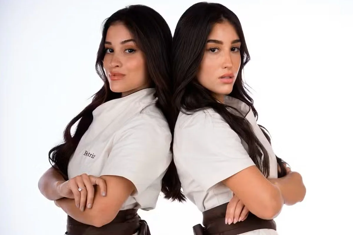 Maya Aniceto e Maíra Aniceto como as gêmeas Berenice e Beatriz