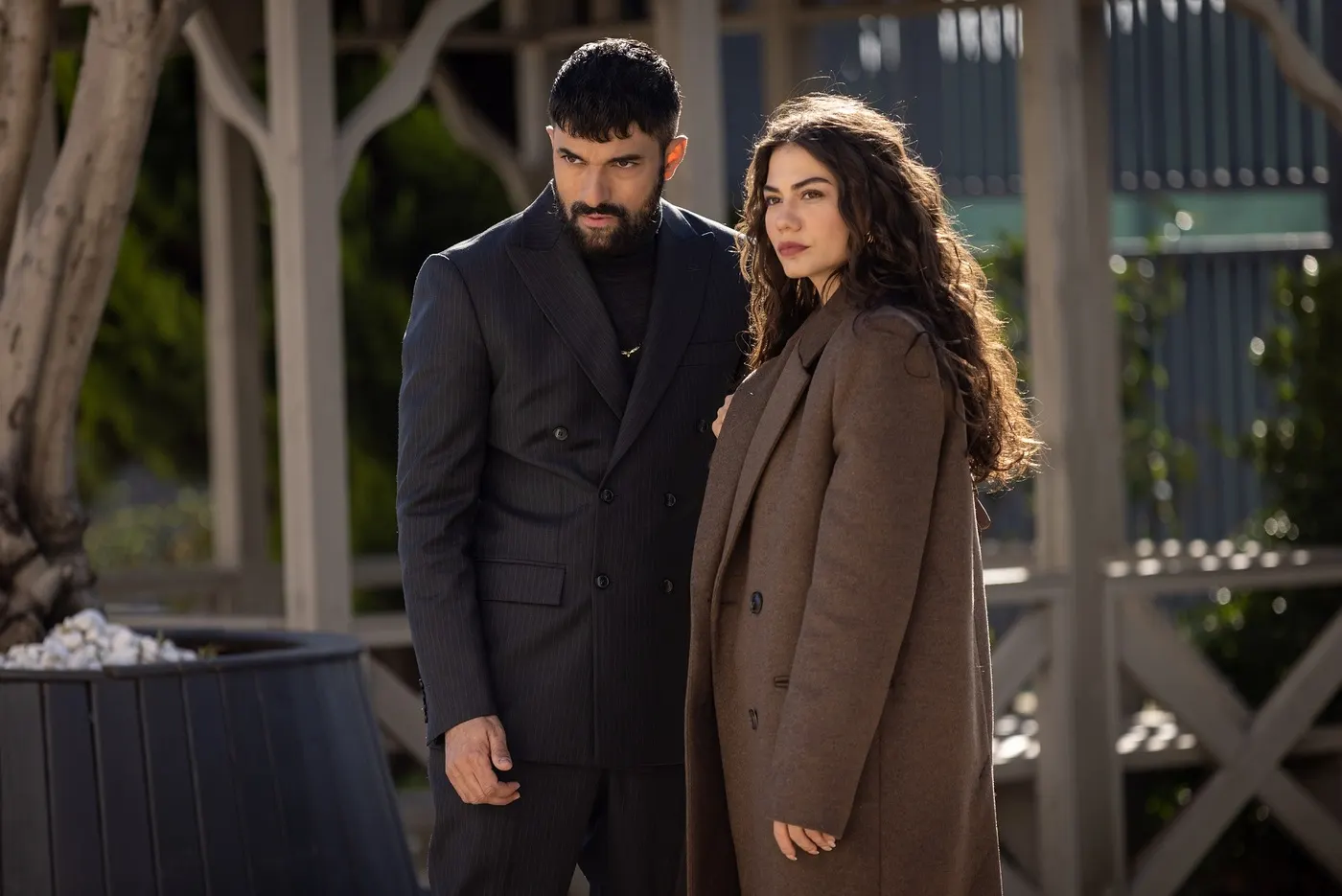 Farah e Tahir juntos em episódio da segunda temporada de Meu Nome é Farah