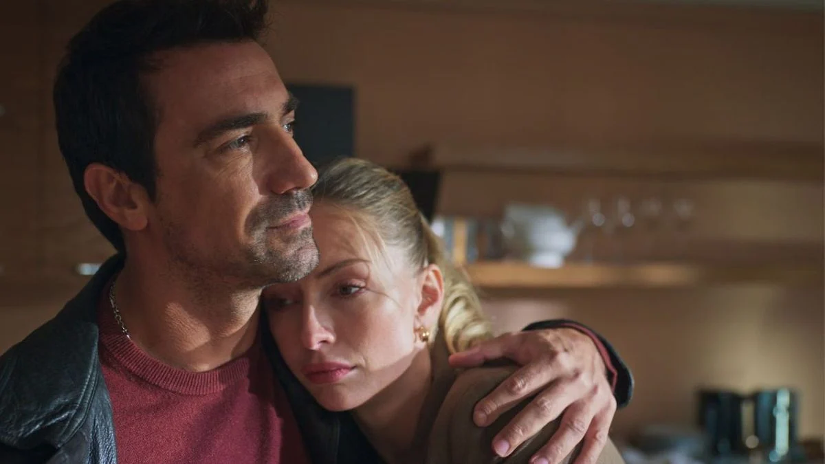 Afife e Kemal juntos em uma cena de Amar, Perder, série turca da Netflix