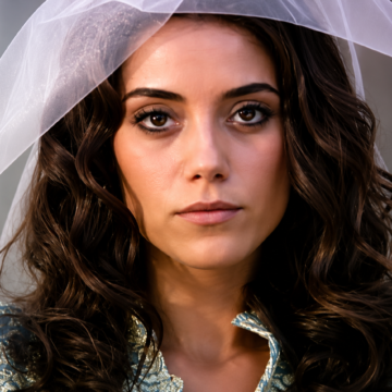 Antes de Iludida, Cansu Dere viveu um romance proibido e a novela está grátis no YouTube