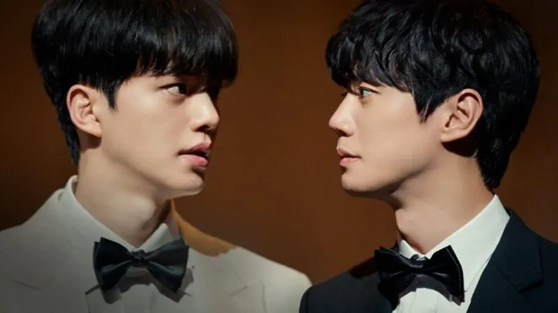 Song Kang e Lee Jun-young olham um para o outro em Quatro Mãos, Duas Sonatas