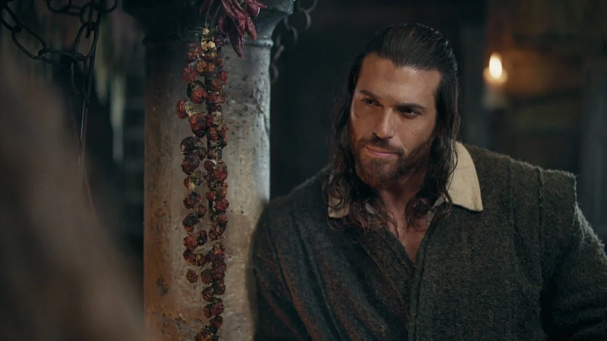 Can Yaman como Balaban na série histórica El Turco