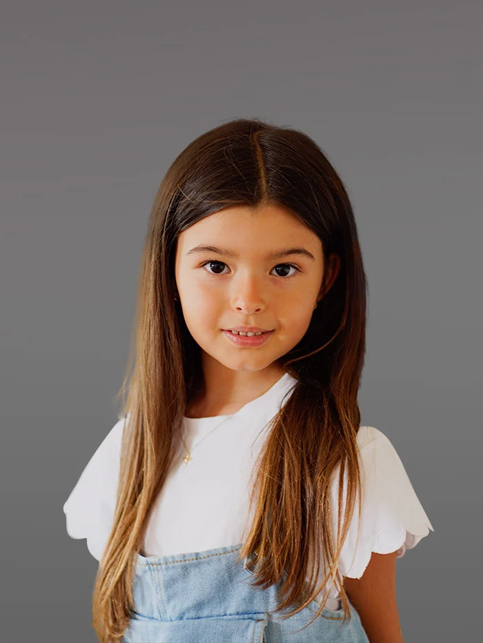 Maya Başol como Kiraz, filha de Eda e Serkan em Será Isso Amor