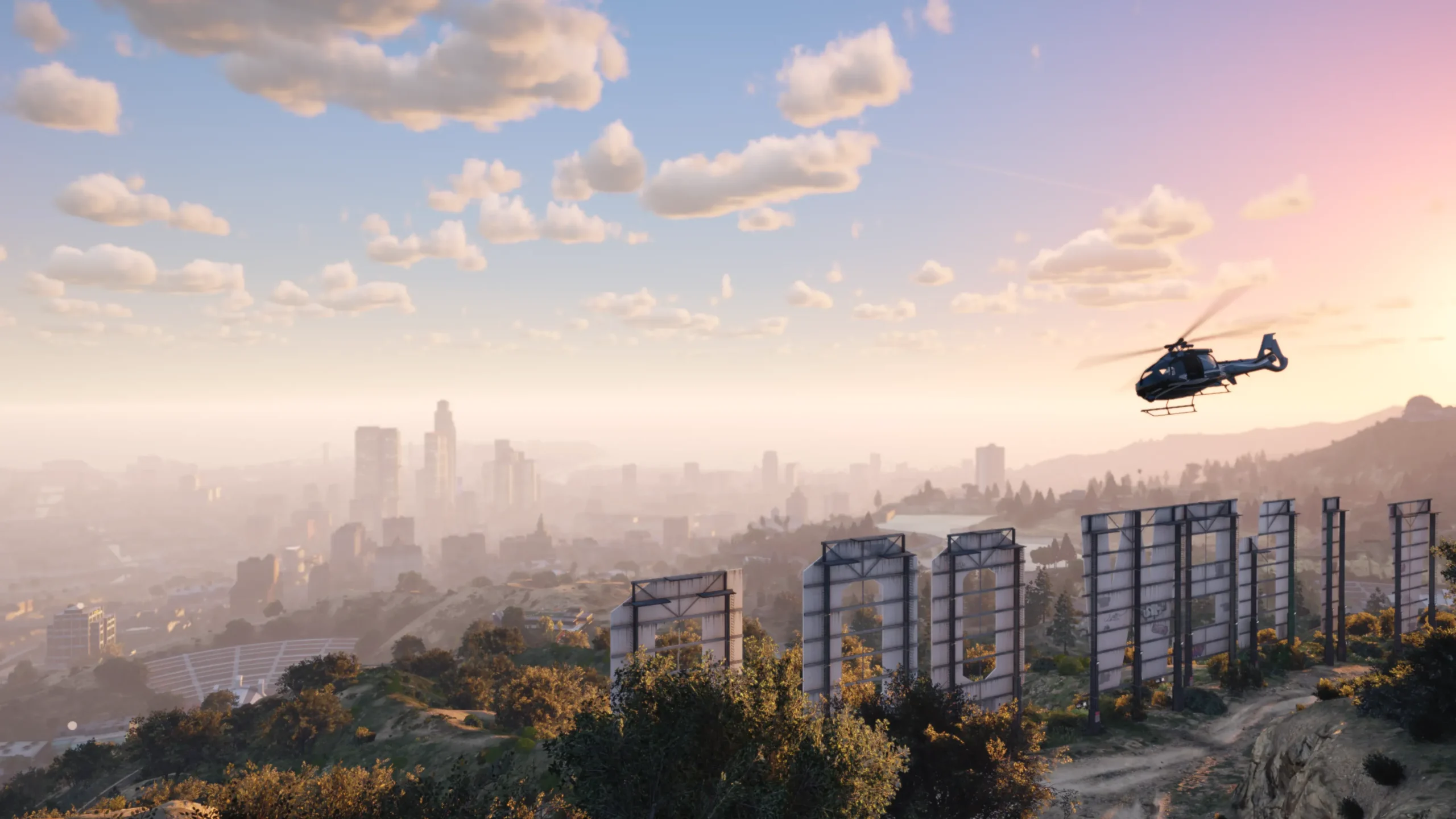 Vista aérea de Los Santos reformulada para o NoPixel V, com helicóptero sobre a cidade