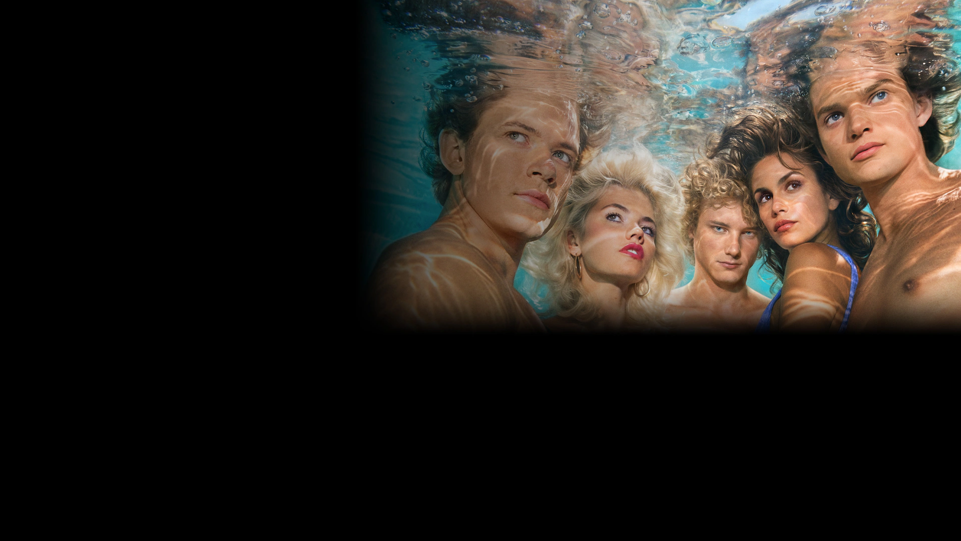 Elenco de Estilhaços reunido dentro de uma piscina