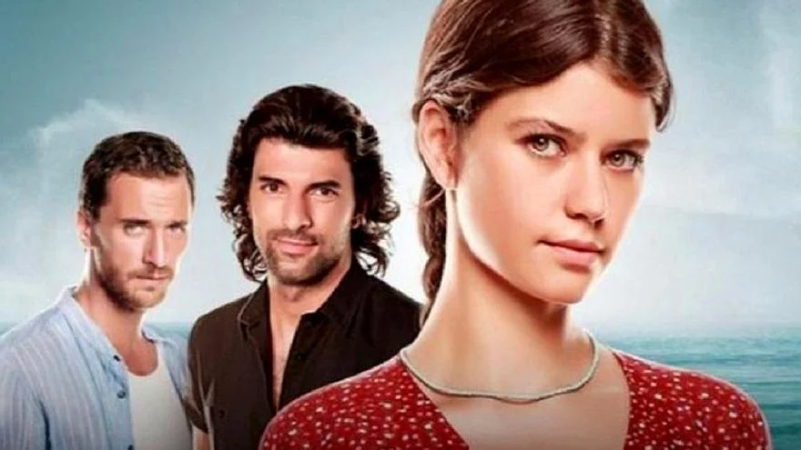 Beren Saat, Engin Akyürek e Fırat Çelik em imagem promocional de Fatmagül A Força do Amor
