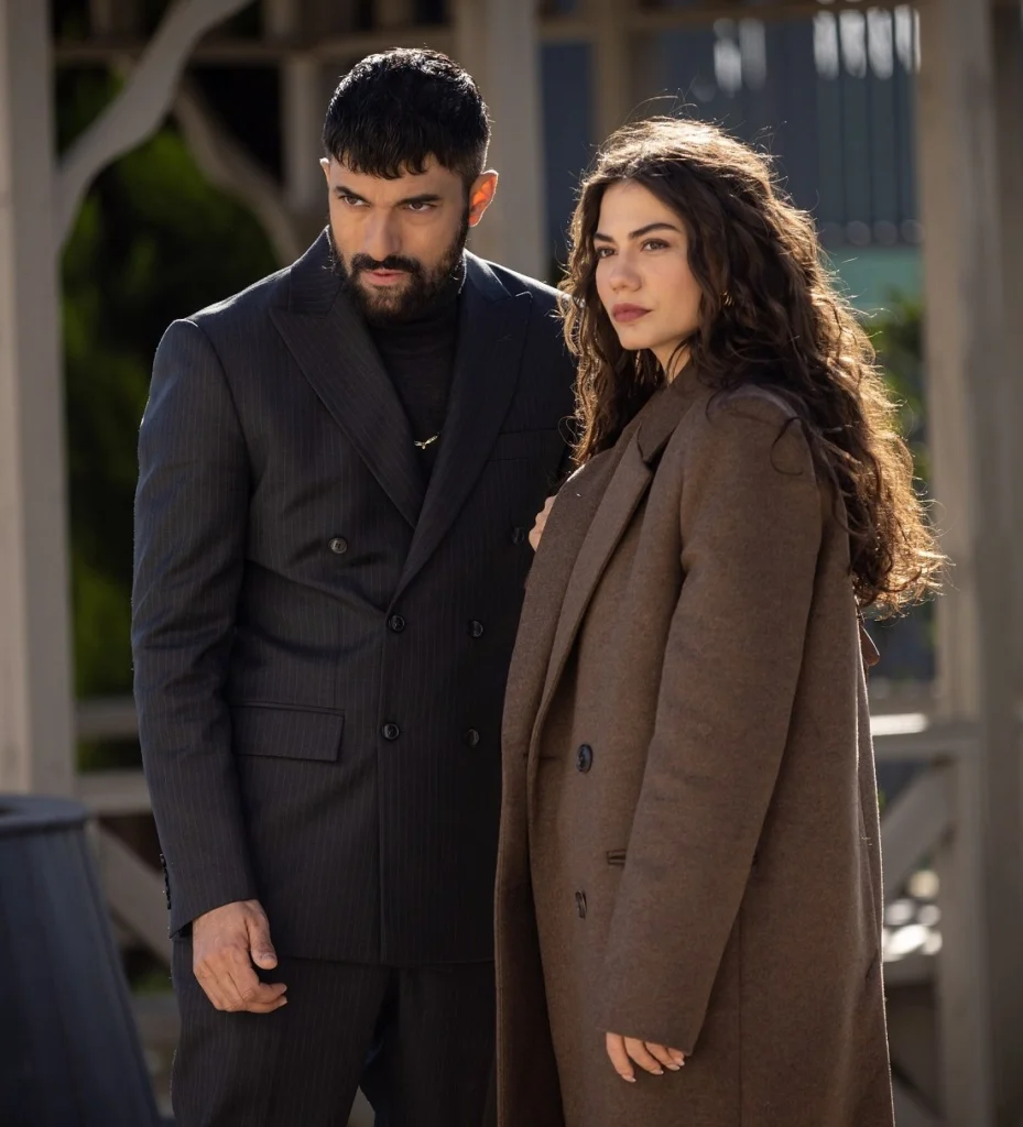 Tahir e Farah juntos em cena de Meu Nome é Farah