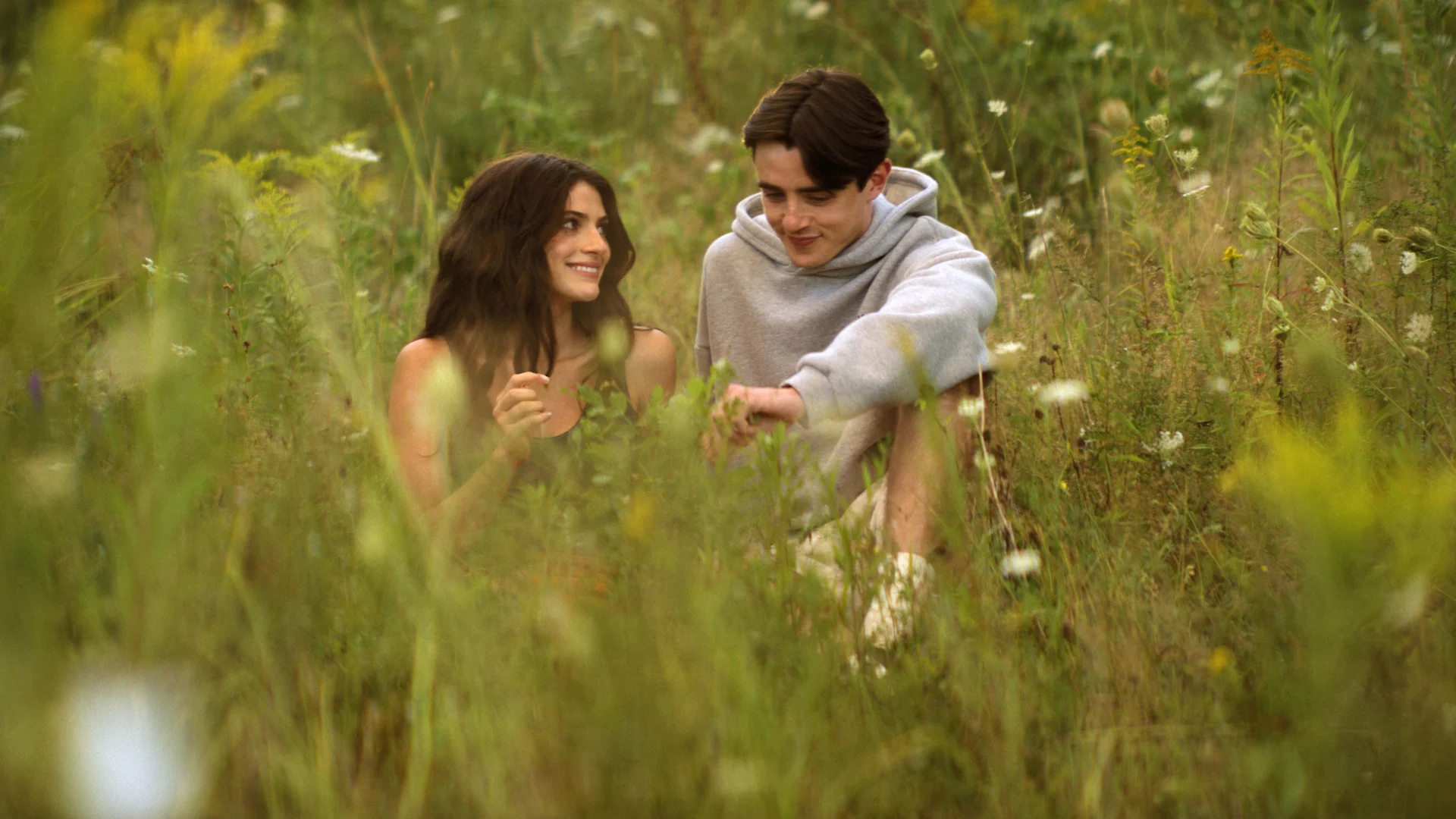 Annie e Rory em uma das paisagens naturais de Sterling Point