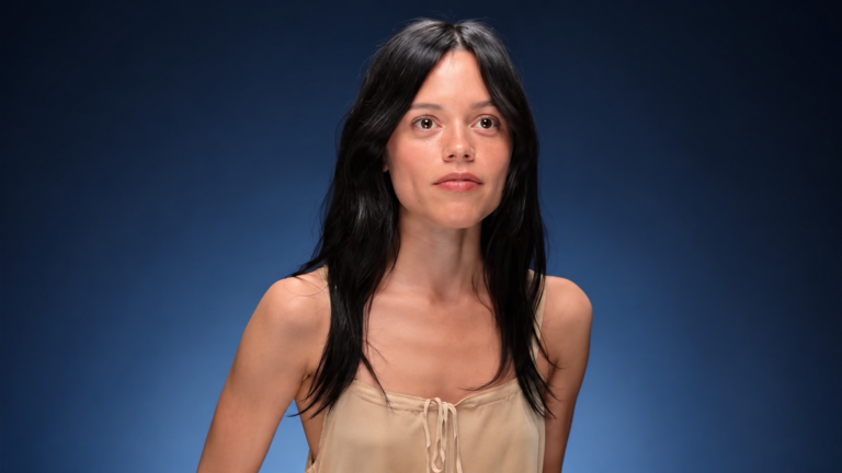 Jenna Ortega revela hábito extremo nos sets quando era criança: “Passava o dia sem comer ou beber”