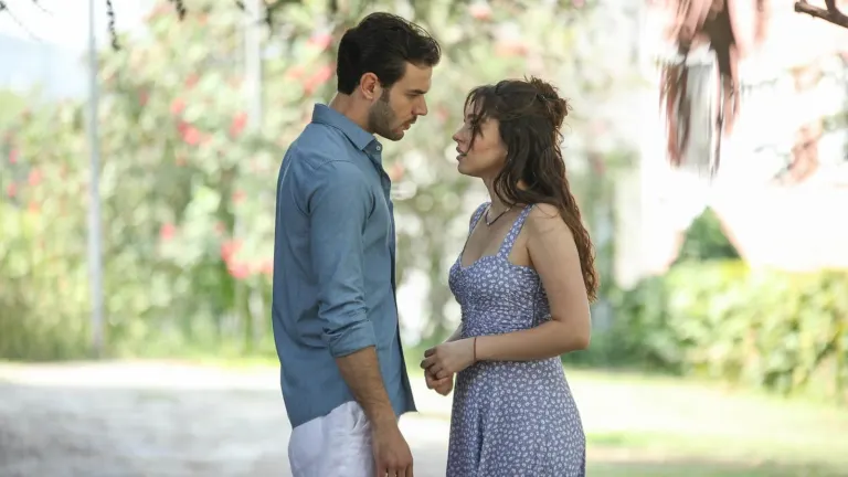 Fim de semana sem planos? Esta novela turca leve está completa e grátis no YouTube