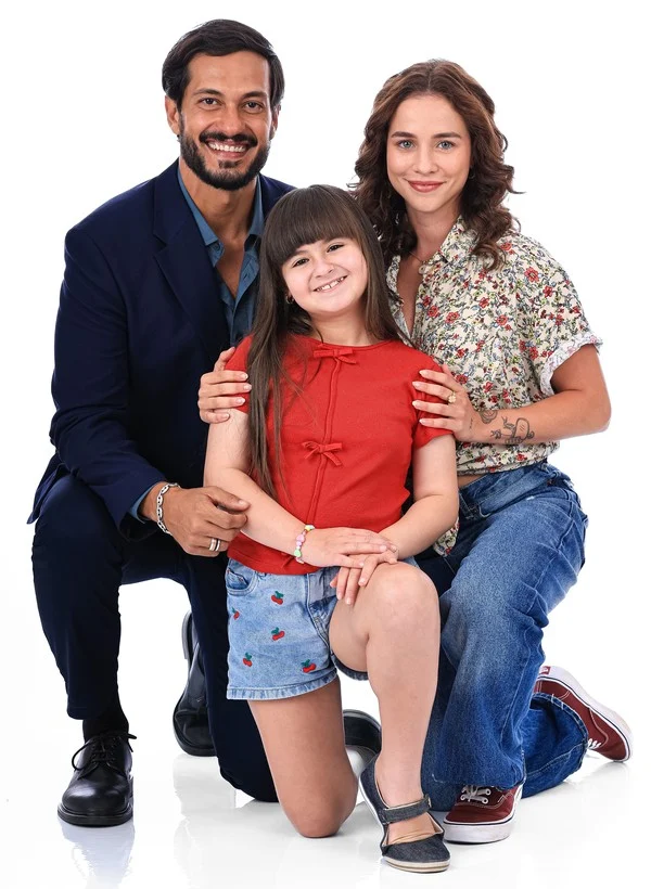 Carolina, Eduarda e Fernando em Uma Babá Milionária