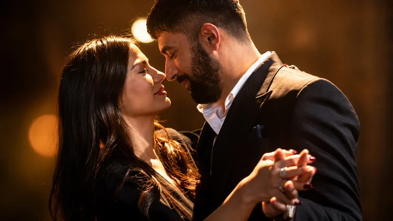 Meu Nome é Farah volta à Netflix em poucos dias; veja 10 perguntas que a 2ª temporada finalmente vai responder