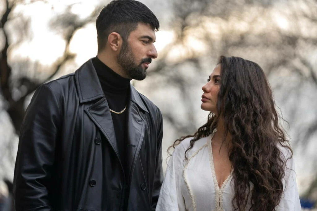 Tahir e Farah juntos em Meu Nome é Farah