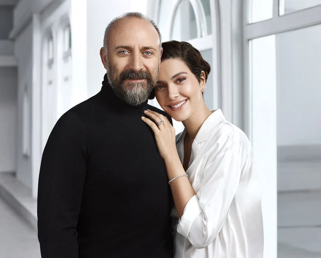 Halit Ergenç e Bergüzar Korel juntos em 2026
