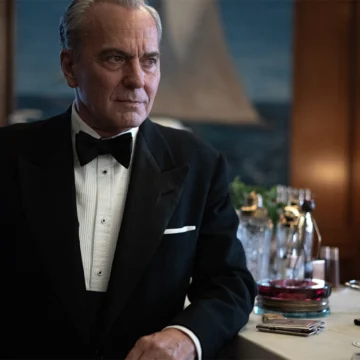 Nova minissérie espanhola da Netflix coloca um antigo Sherlock Holmes diante de um assassinato real