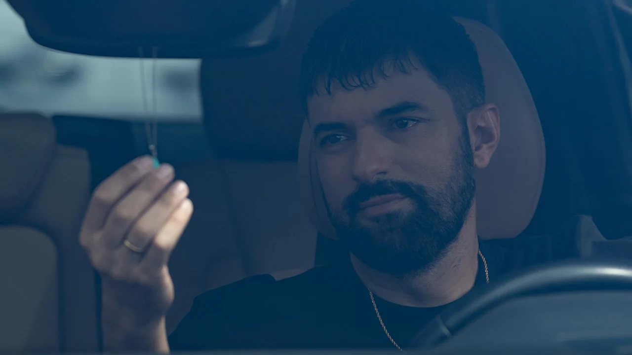 Demet Özdemir e Engin Akyürek em Meu Nome é Farah