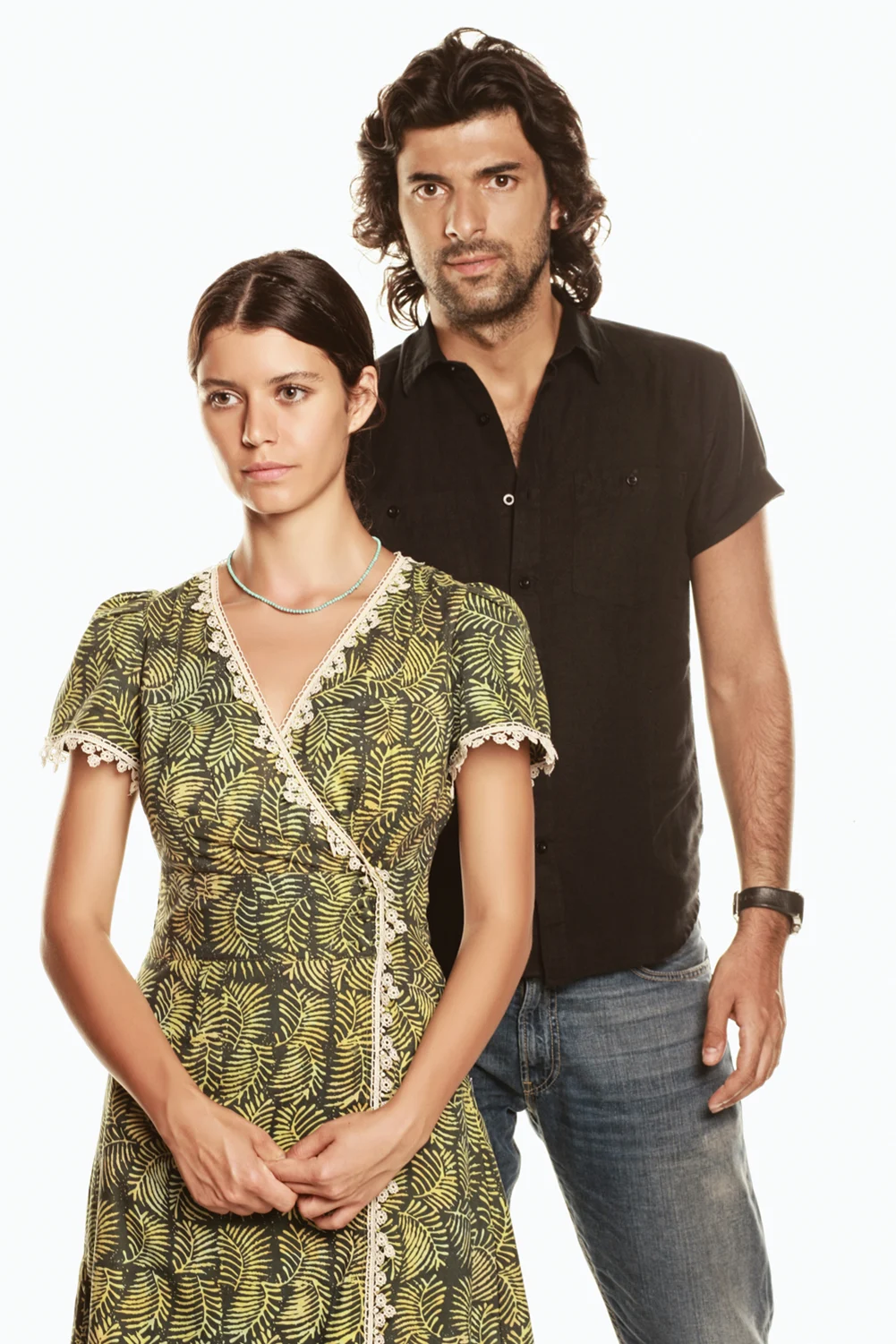 Beren Saat e Engin Akyürek em imagem promocional de Fatmagül