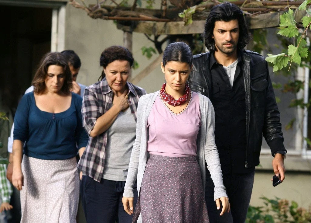 Sumru Yavrucuk, Beren Saat e Engin Akyürek em Fatmagül