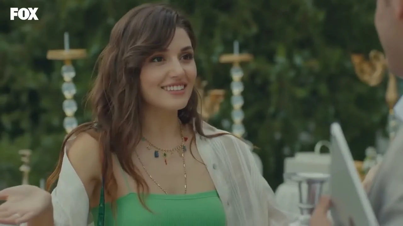 Hande Ercel e Kerem Bursin em Sera Isso Amor