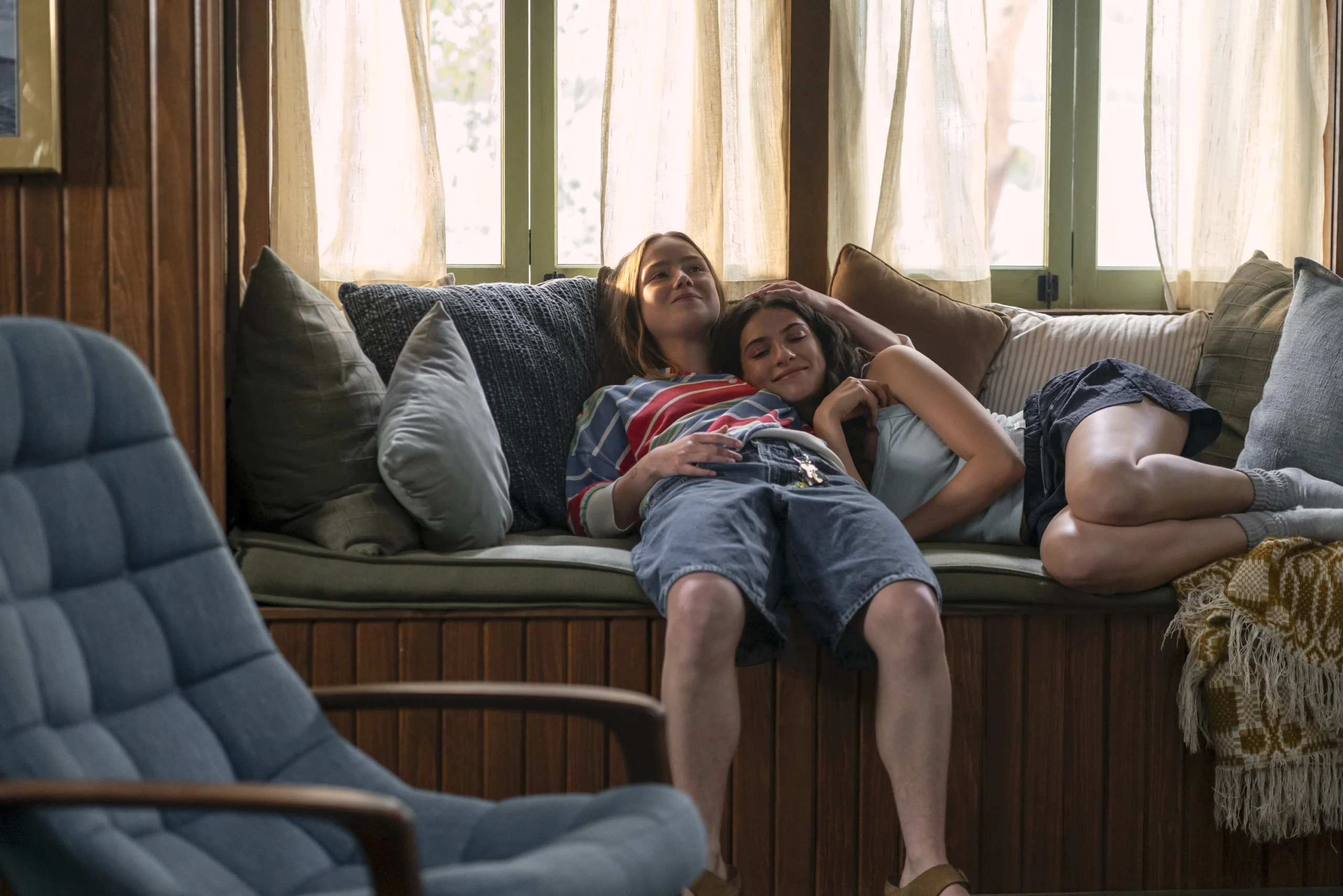 Annie e Ramona dentro da casa em Sterling Point
