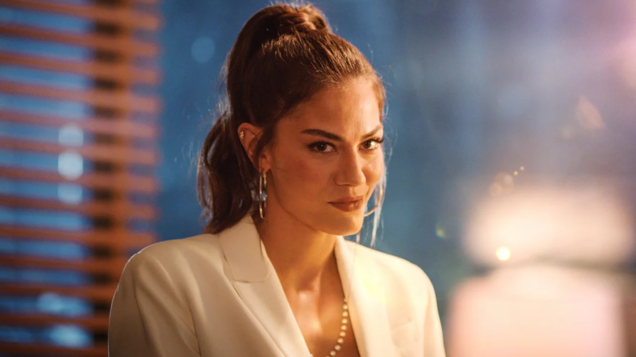 Saudade de Farah? Demet Özdemir vive um romance bem diferente nestes filmes