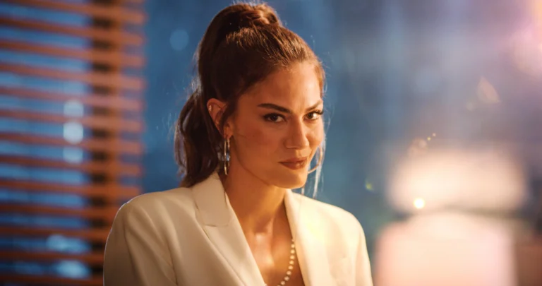 Saudade de Farah? Demet Özdemir vive um romance bem diferente nestes filmes
