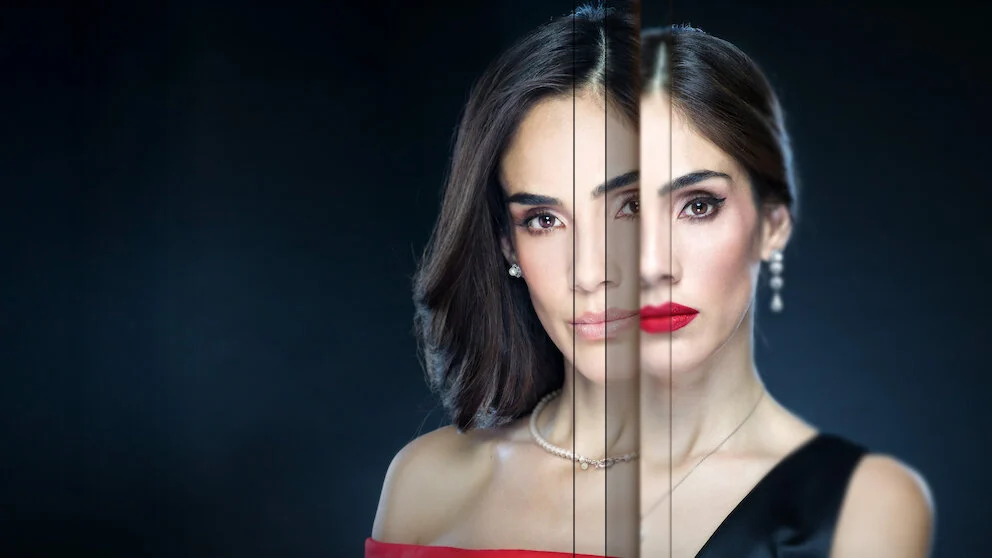 Sandra Echeverría como Paola e Paulina em A Usurpadora