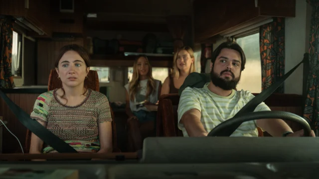 TODA LA VERDAD DE MIS MENTIRAS. Itziar Manero as Coco, Lucia de la Fuente as Aroa, Clara Sans as Blanca, Brays Efe as Loren in episode 01 of TLVDMM. Cr. Carla Oset/Netflix © 2025