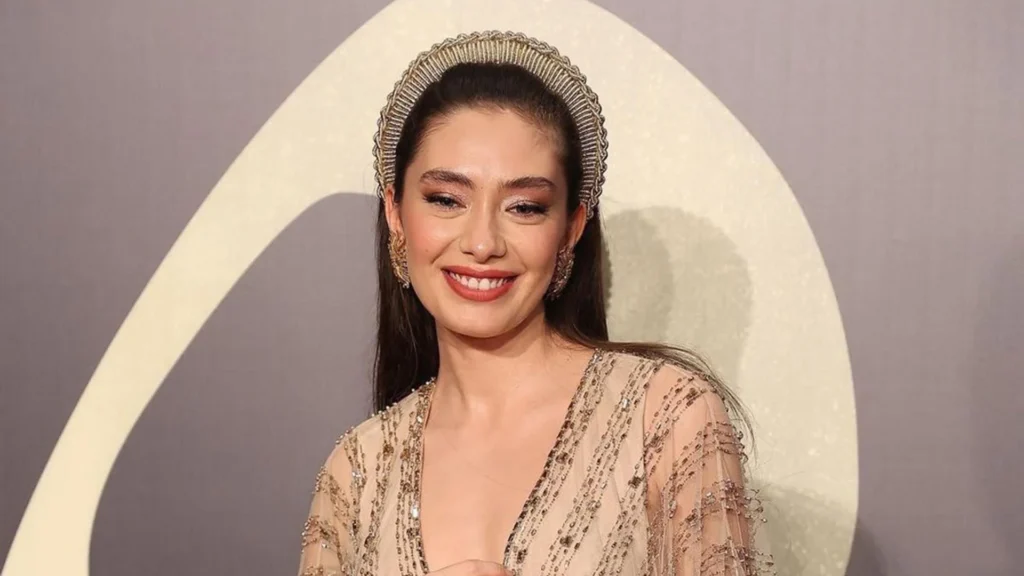 Neslihan Atagül como Nihan em Amor Sem Fim
