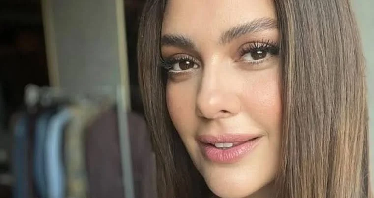 Bergüzar Korel ficou internacionalmente conhecida como Şehrazat em Mil e Uma Noites