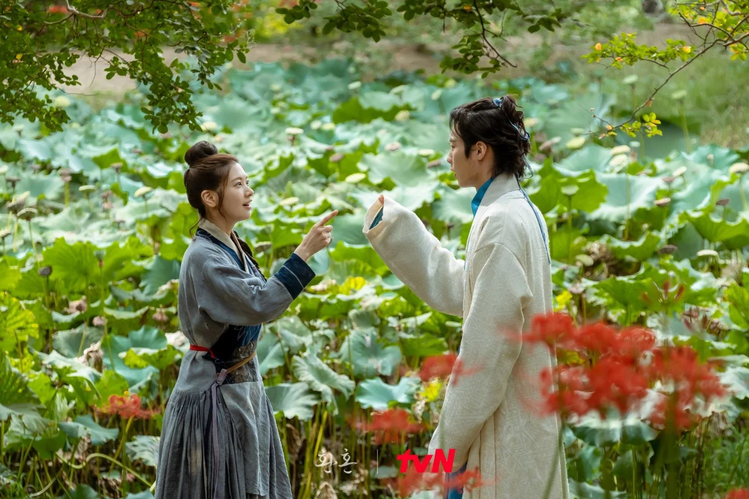 Jung So-min e Lee Jae-wook em Alquimia das Almas