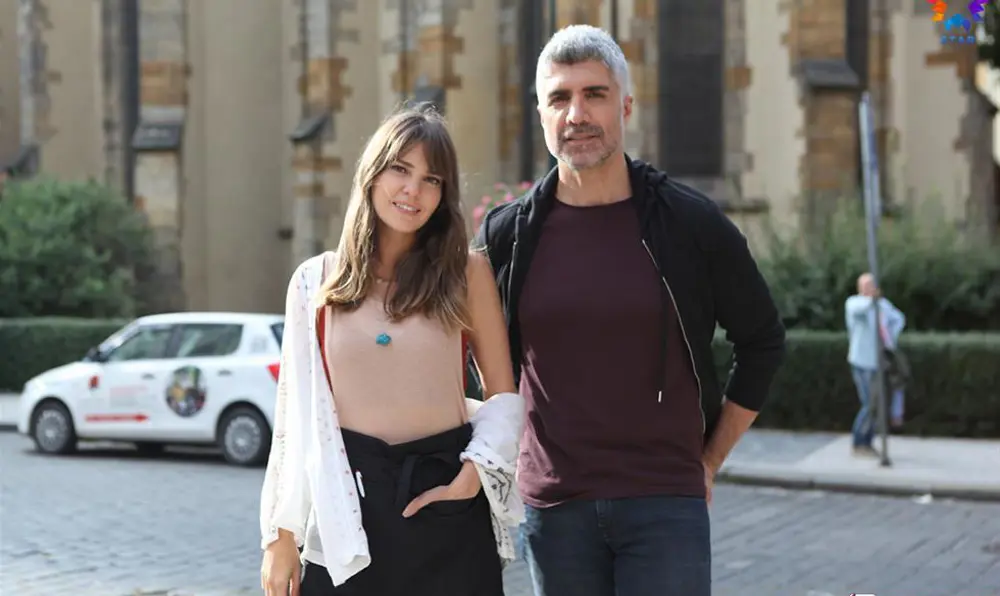 Faruk e Süreyya juntos em cena da segunda temporada de Para Sempre no Meu Coração